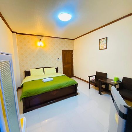 Rak Ban Kerd House Hotell Koh Si Chang Exteriör bild