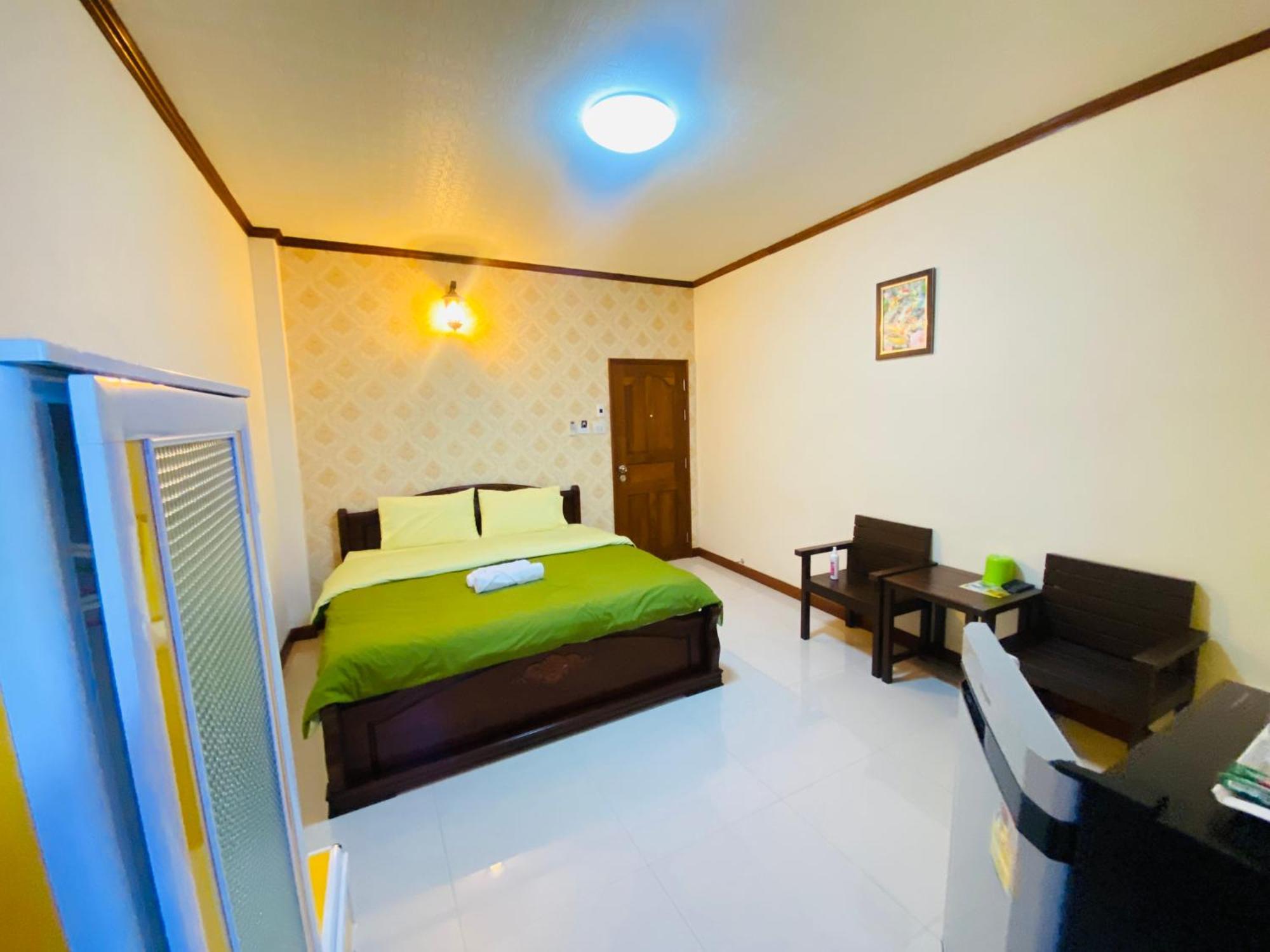 Rak Ban Kerd House Hotell Koh Si Chang Exteriör bild