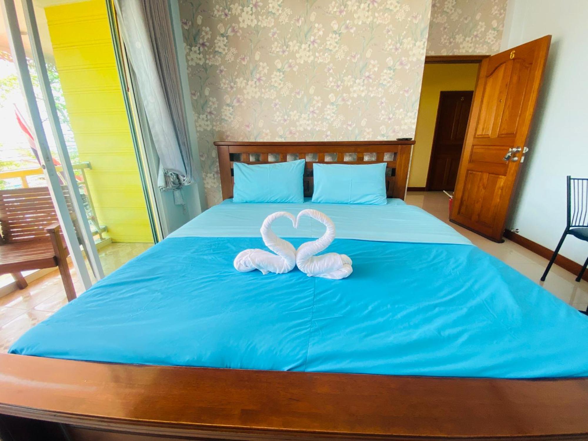 Rak Ban Kerd House Hotell Koh Si Chang Exteriör bild