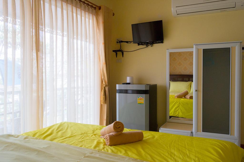 Rak Ban Kerd House Hotell Koh Si Chang Rum bild