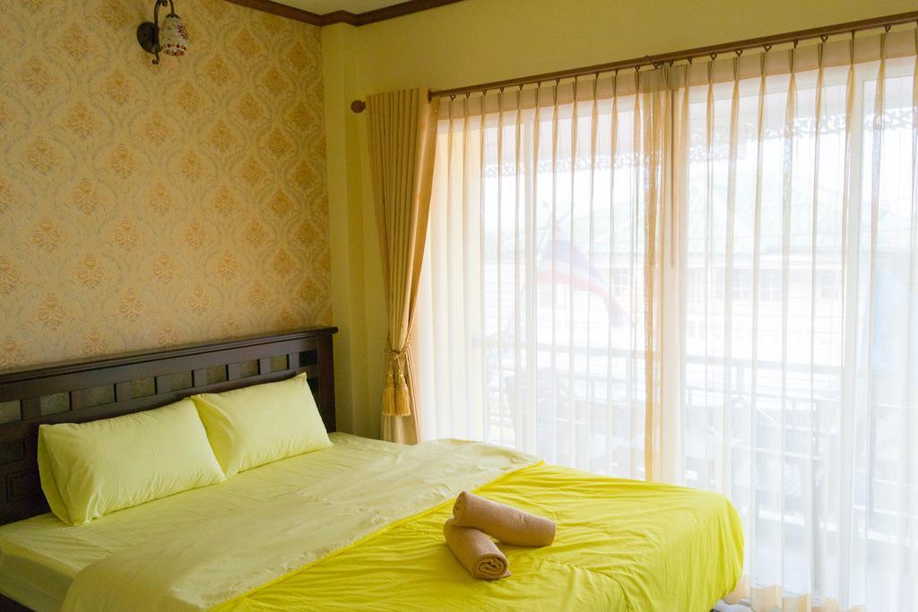 Rak Ban Kerd House Hotell Koh Si Chang Rum bild