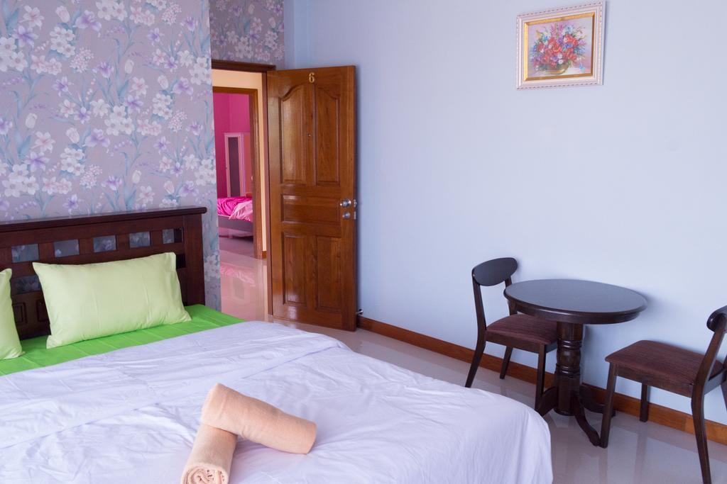Rak Ban Kerd House Hotell Koh Si Chang Rum bild