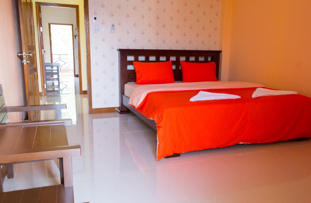 Rak Ban Kerd House Hotell Koh Si Chang Rum bild
