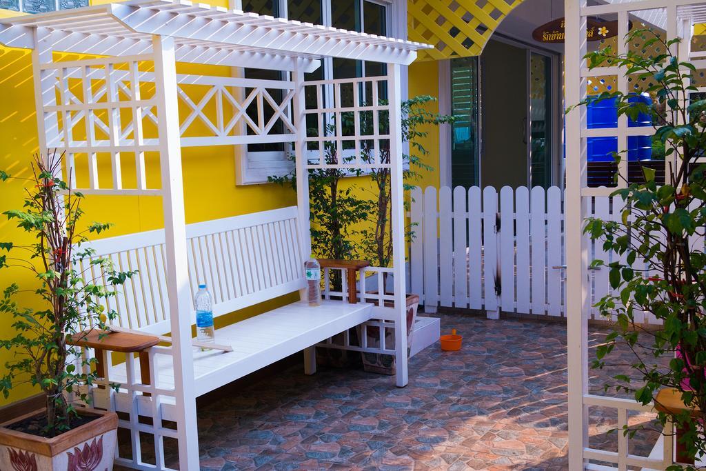 Rak Ban Kerd House Hotell Koh Si Chang Rum bild
